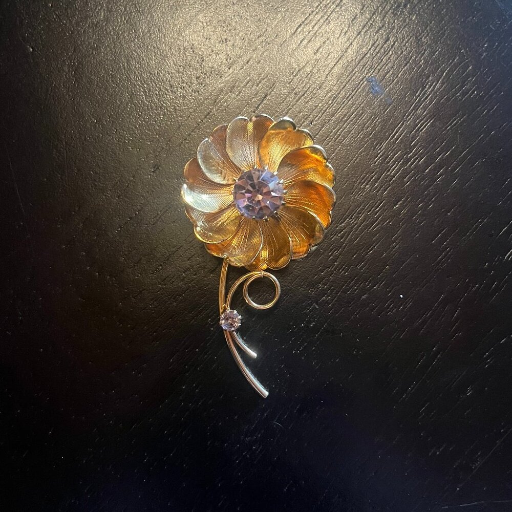 Vintage gold Tone Flower Brooch with Pale Purple Rhinestones